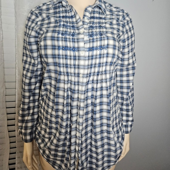 Gloria Vanderbilt Blue and White 3/4 Sleeve Button Down Shirt - Picture 1 of 7